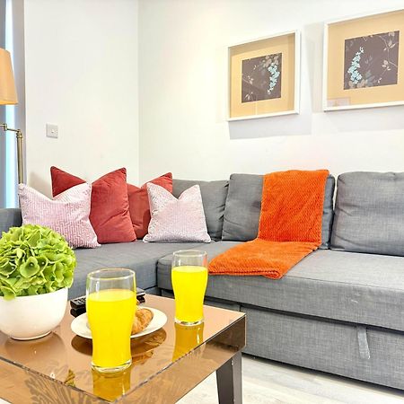 Hazel 1-Bedroom Cousy Flat, Parking, Wifi, Prime Location, Close To Blenheim Palace & Oxford Kidlington Buitenkant foto