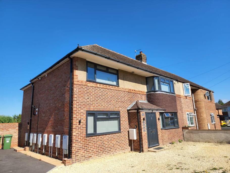 Hazel 1-Bedroom Cousy Flat, Parking, Wifi, Prime Location, Close To Blenheim Palace & Oxford Kidlington Buitenkant foto