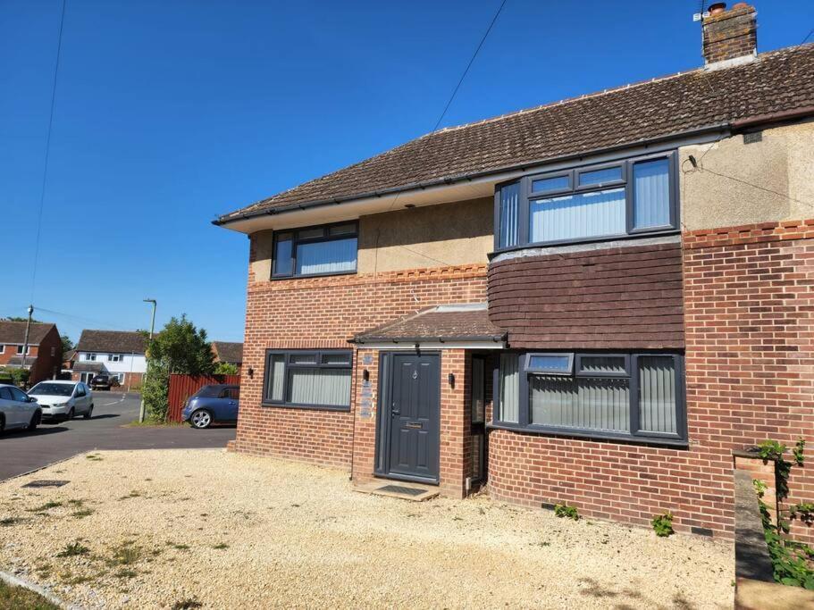 Hazel 1-Bedroom Cousy Flat, Parking, Wifi, Prime Location, Close To Blenheim Palace & Oxford Kidlington Buitenkant foto