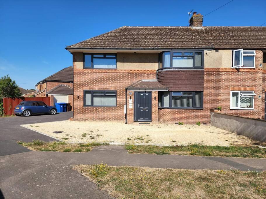 Hazel 1-Bedroom Cousy Flat, Parking, Wifi, Prime Location, Close To Blenheim Palace & Oxford Kidlington Buitenkant foto