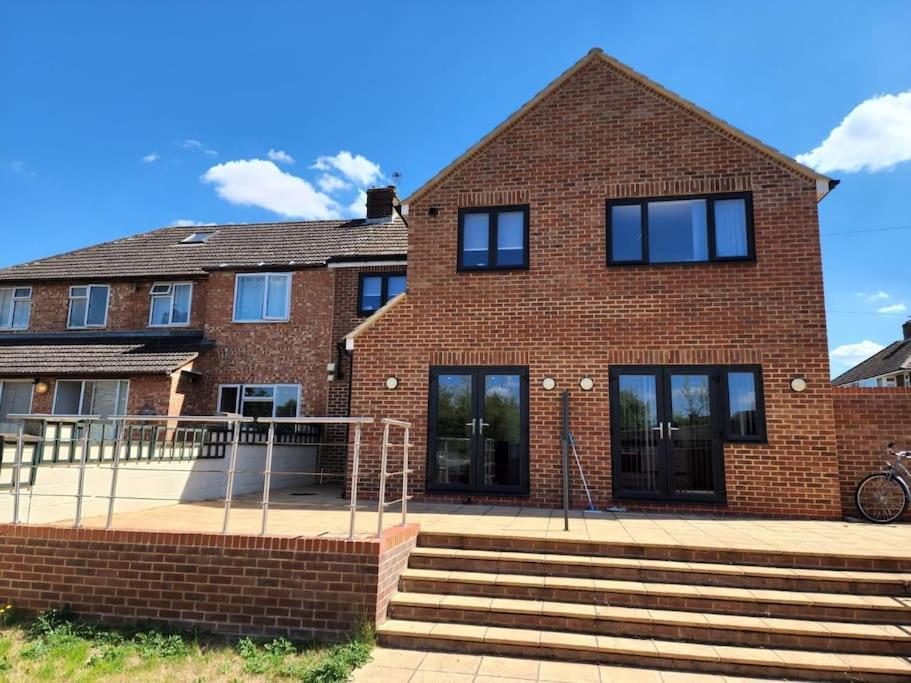 Hazel 1-Bedroom Cousy Flat, Parking, Wifi, Prime Location, Close To Blenheim Palace & Oxford Kidlington Buitenkant foto