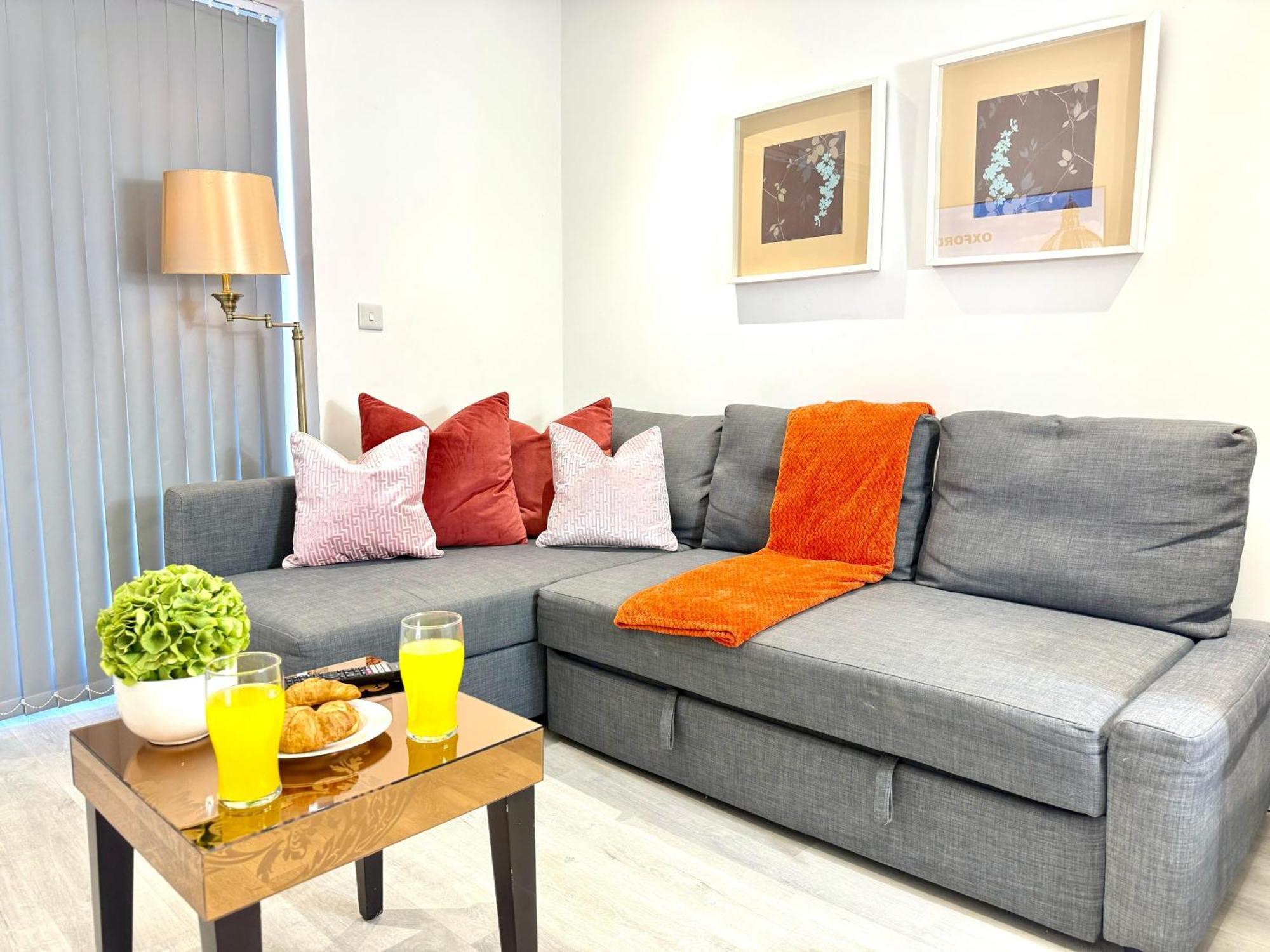 Hazel 1-Bedroom Cousy Flat, Parking, Wifi, Prime Location, Close To Blenheim Palace & Oxford Kidlington Buitenkant foto