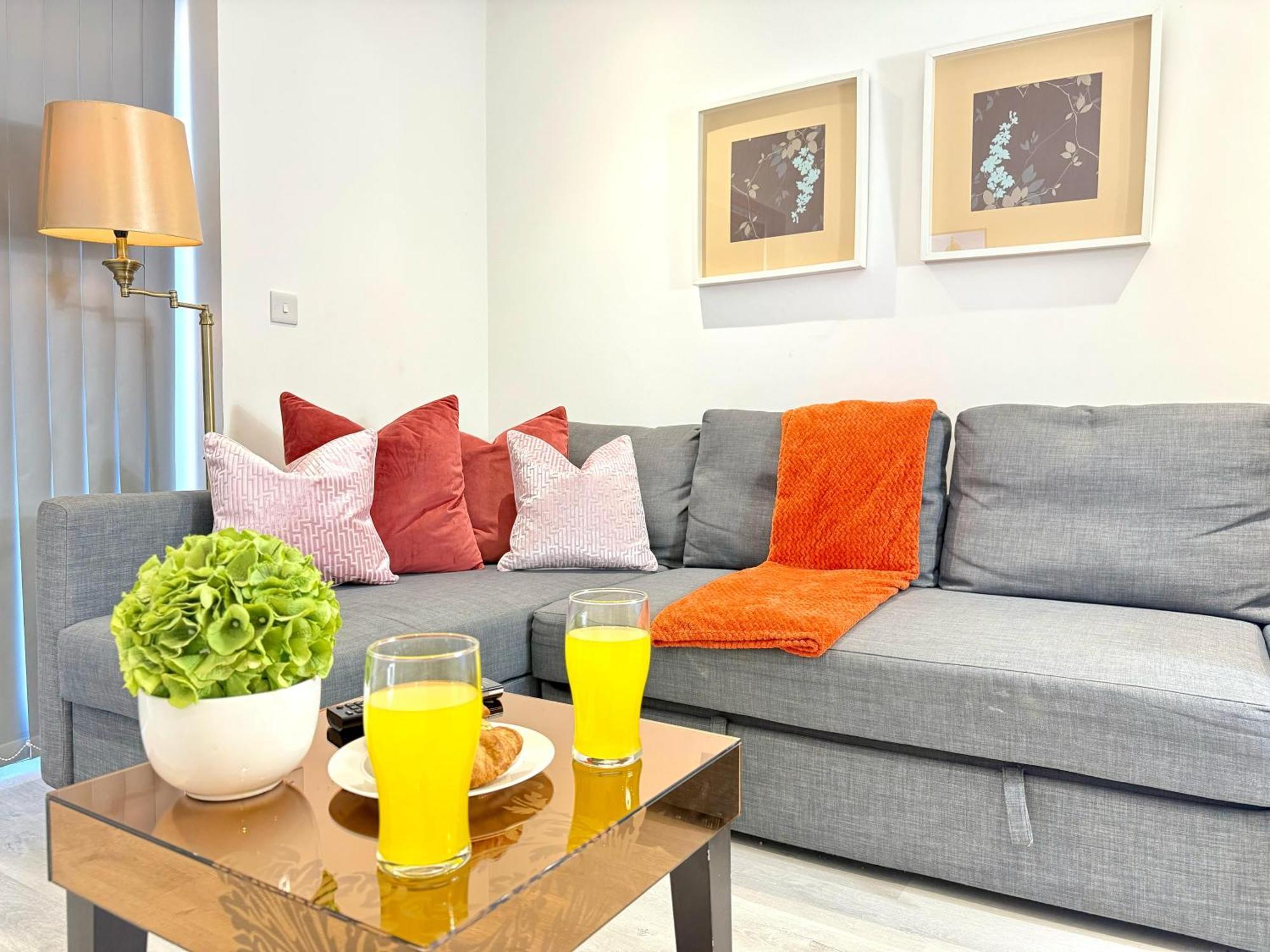 Hazel 1-Bedroom Cousy Flat, Parking, Wifi, Prime Location, Close To Blenheim Palace & Oxford Kidlington Buitenkant foto