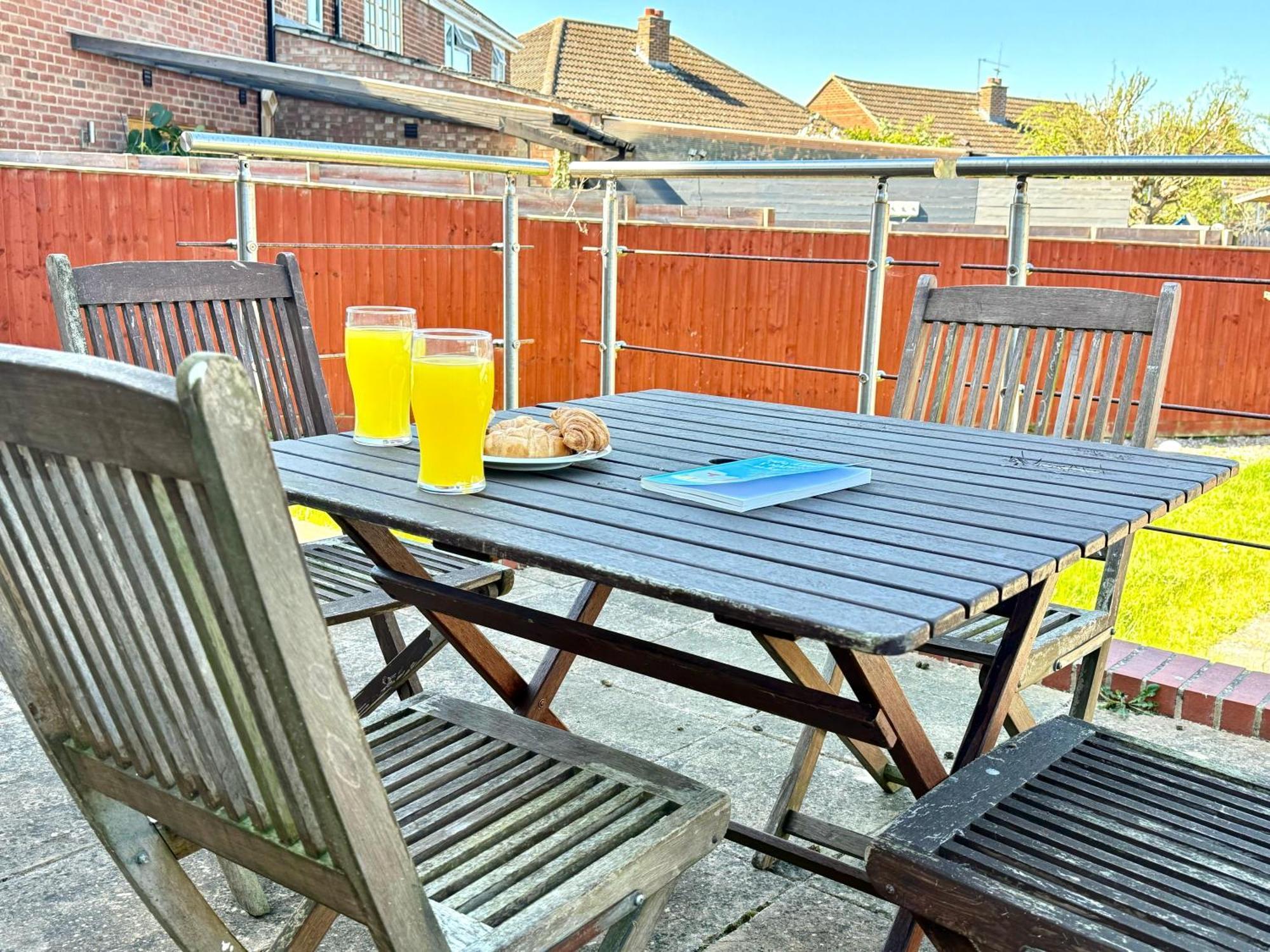 Hazel 1-Bedroom Cousy Flat, Parking, Wifi, Prime Location, Close To Blenheim Palace & Oxford Kidlington Buitenkant foto