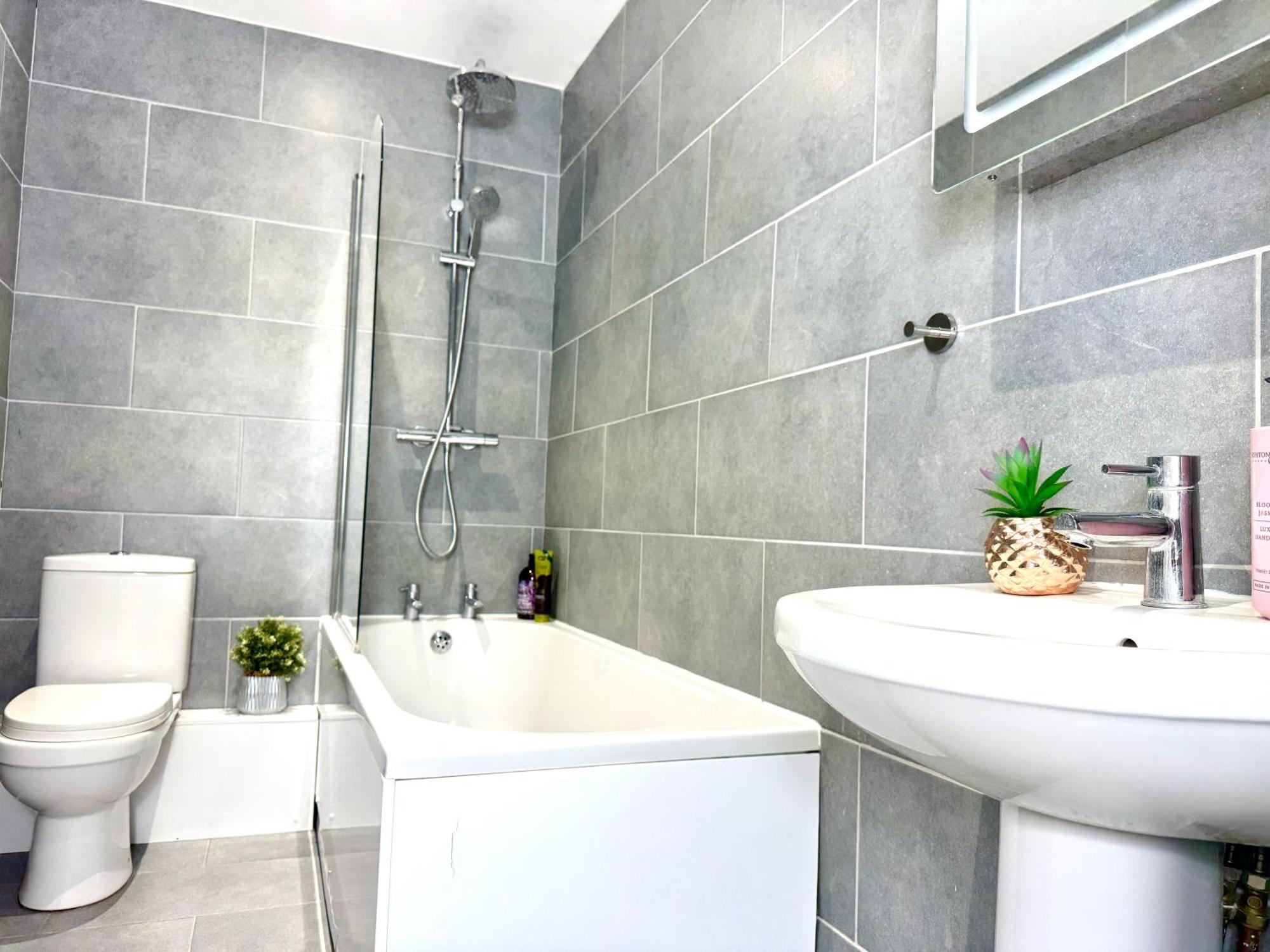Hazel 1-Bedroom Cousy Flat, Parking, Wifi, Prime Location, Close To Blenheim Palace & Oxford Kidlington Buitenkant foto