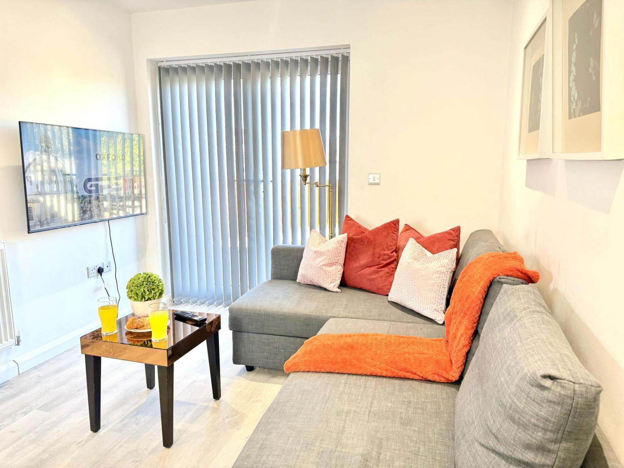 Hazel 1-Bedroom Cousy Flat, Parking, Wifi, Prime Location, Close To Blenheim Palace & Oxford Kidlington Buitenkant foto
