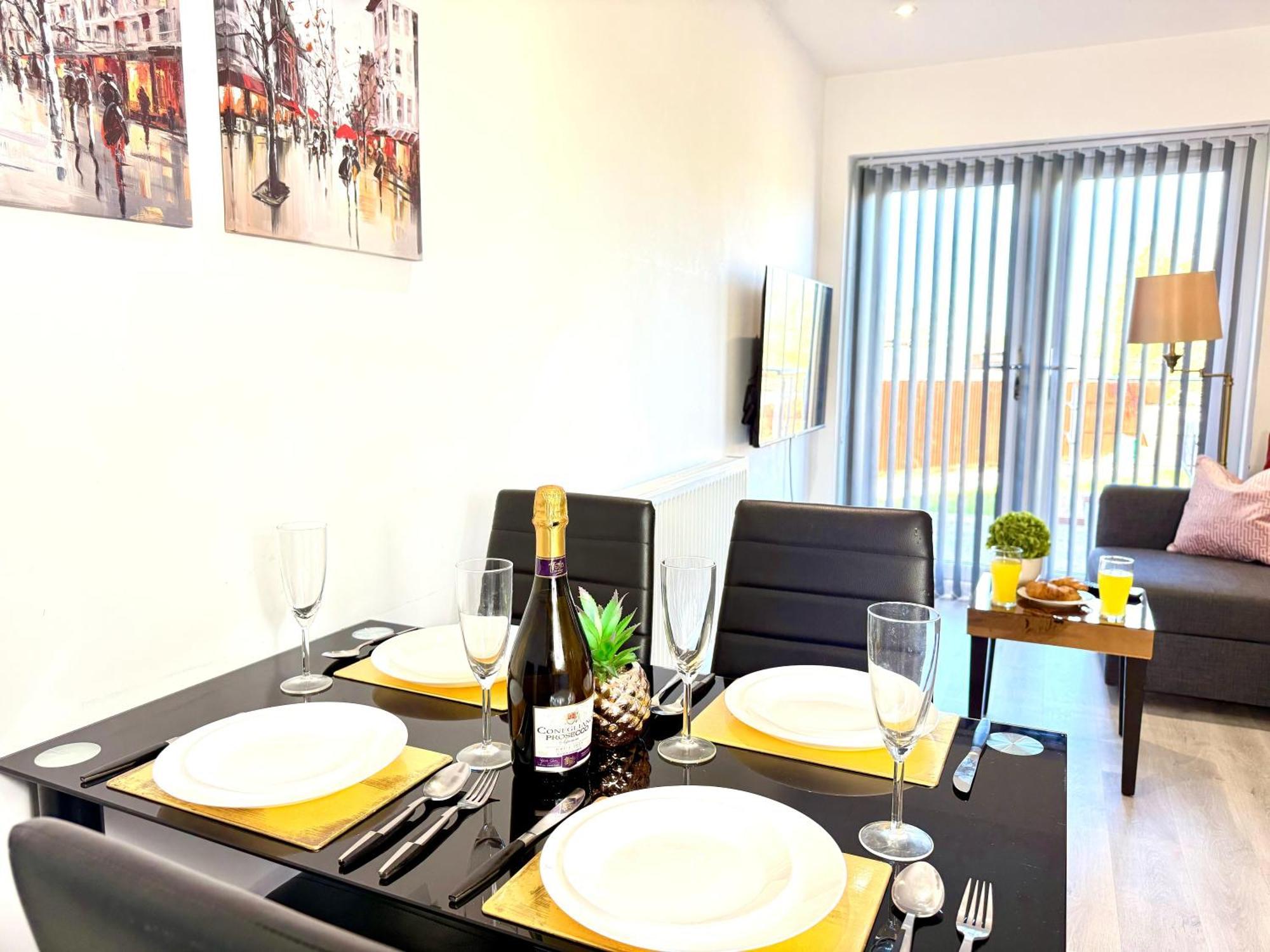 Hazel 1-Bedroom Cousy Flat, Parking, Wifi, Prime Location, Close To Blenheim Palace & Oxford Kidlington Buitenkant foto