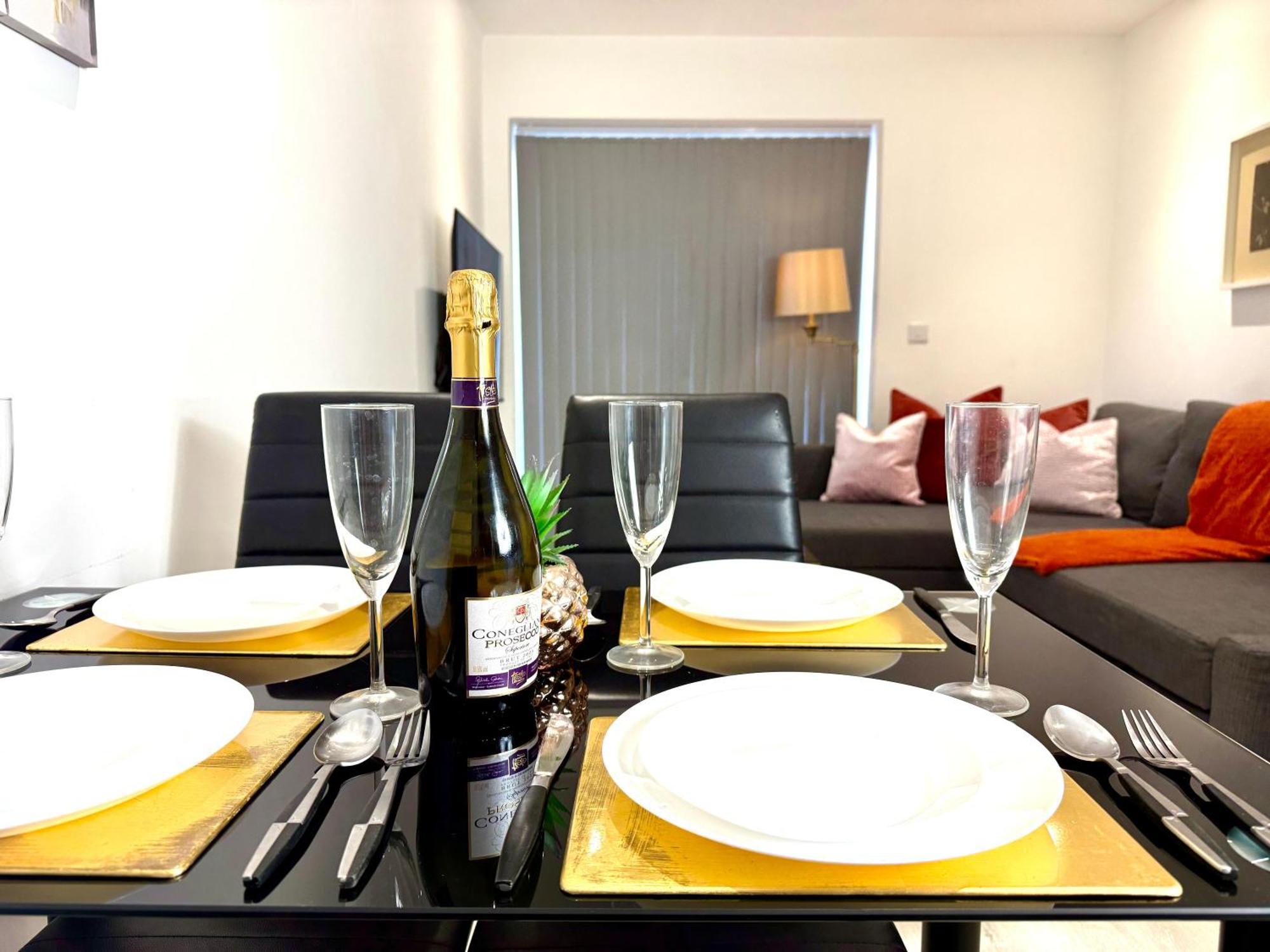 Hazel 1-Bedroom Cousy Flat, Parking, Wifi, Prime Location, Close To Blenheim Palace & Oxford Kidlington Buitenkant foto