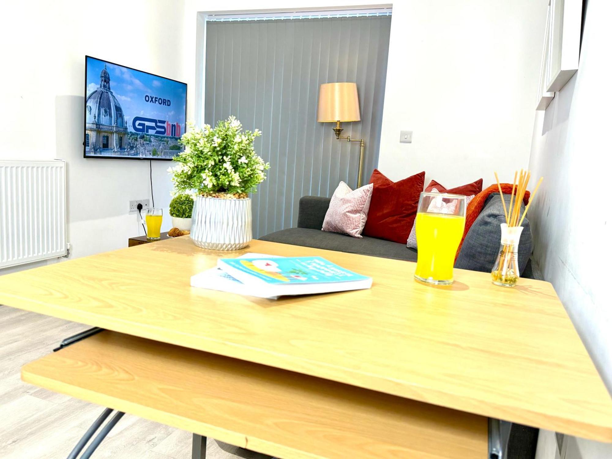 Hazel 1-Bedroom Cousy Flat, Parking, Wifi, Prime Location, Close To Blenheim Palace & Oxford Kidlington Buitenkant foto