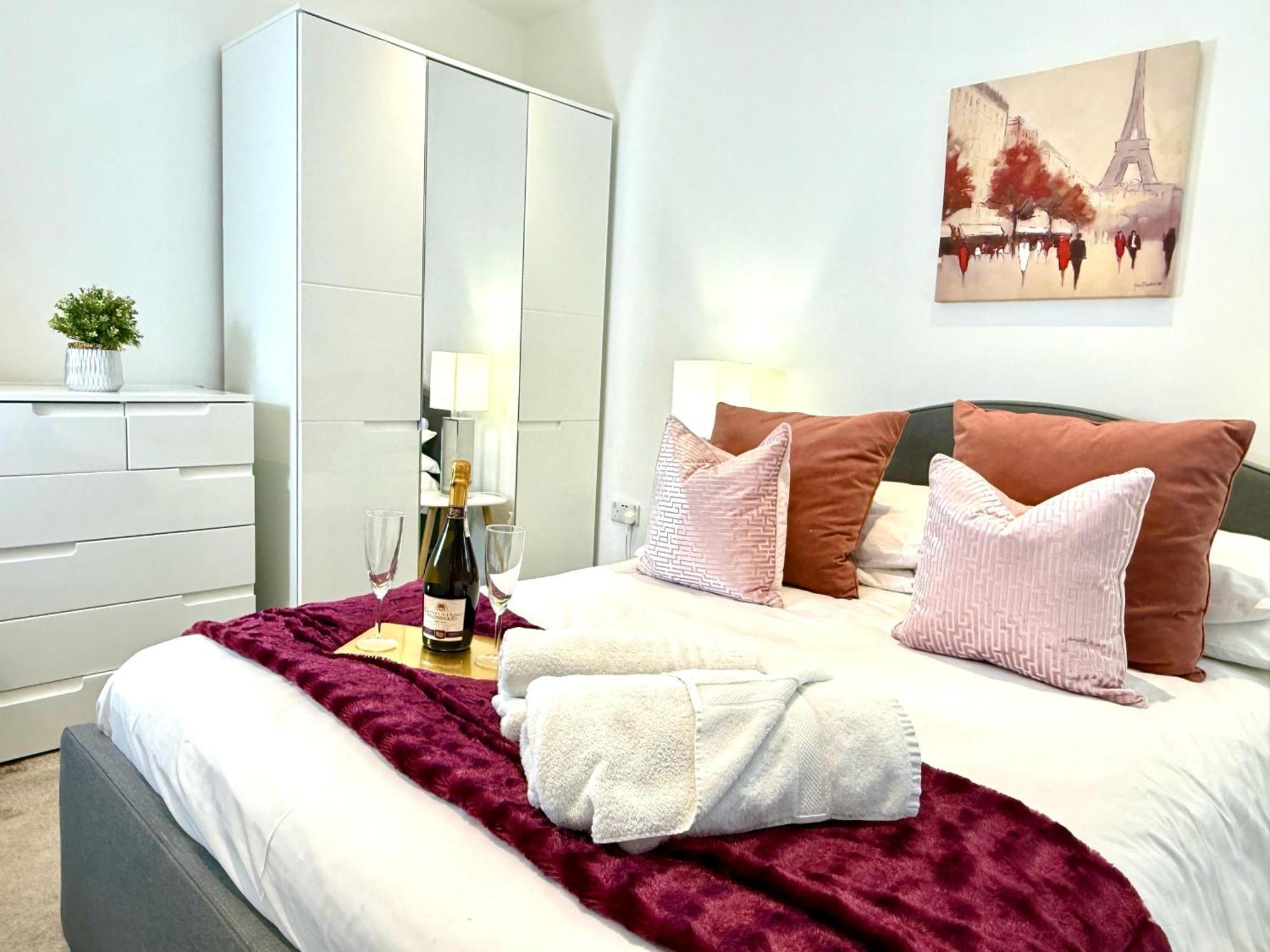 Hazel 1-Bedroom Cousy Flat, Parking, Wifi, Prime Location, Close To Blenheim Palace & Oxford Kidlington Buitenkant foto