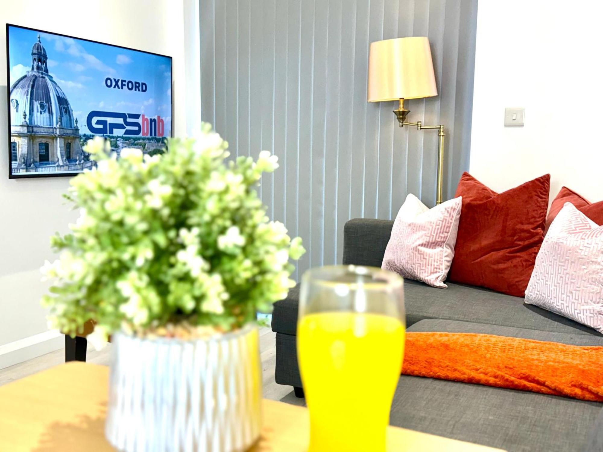 Hazel 1-Bedroom Cousy Flat, Parking, Wifi, Prime Location, Close To Blenheim Palace & Oxford Kidlington Buitenkant foto
