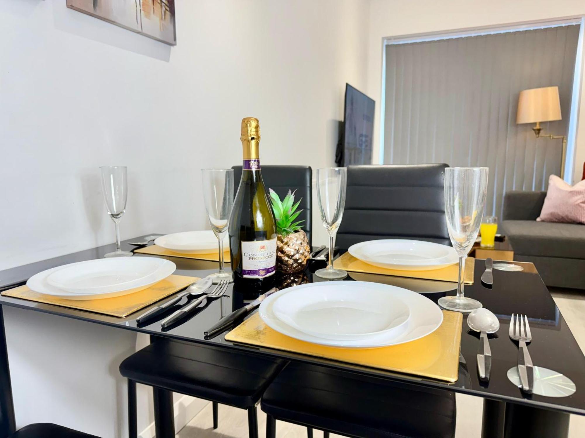 Hazel 1-Bedroom Cousy Flat, Parking, Wifi, Prime Location, Close To Blenheim Palace & Oxford Kidlington Buitenkant foto